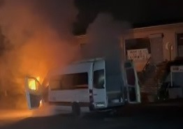 servis minubusu alev topuna dondu isciler olumden kil payi kurtuldu 3aTCTqnE.jpg