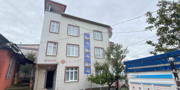 su giderini temizlemek icin ciktigi catidan dustu LVdIe66H.jpg