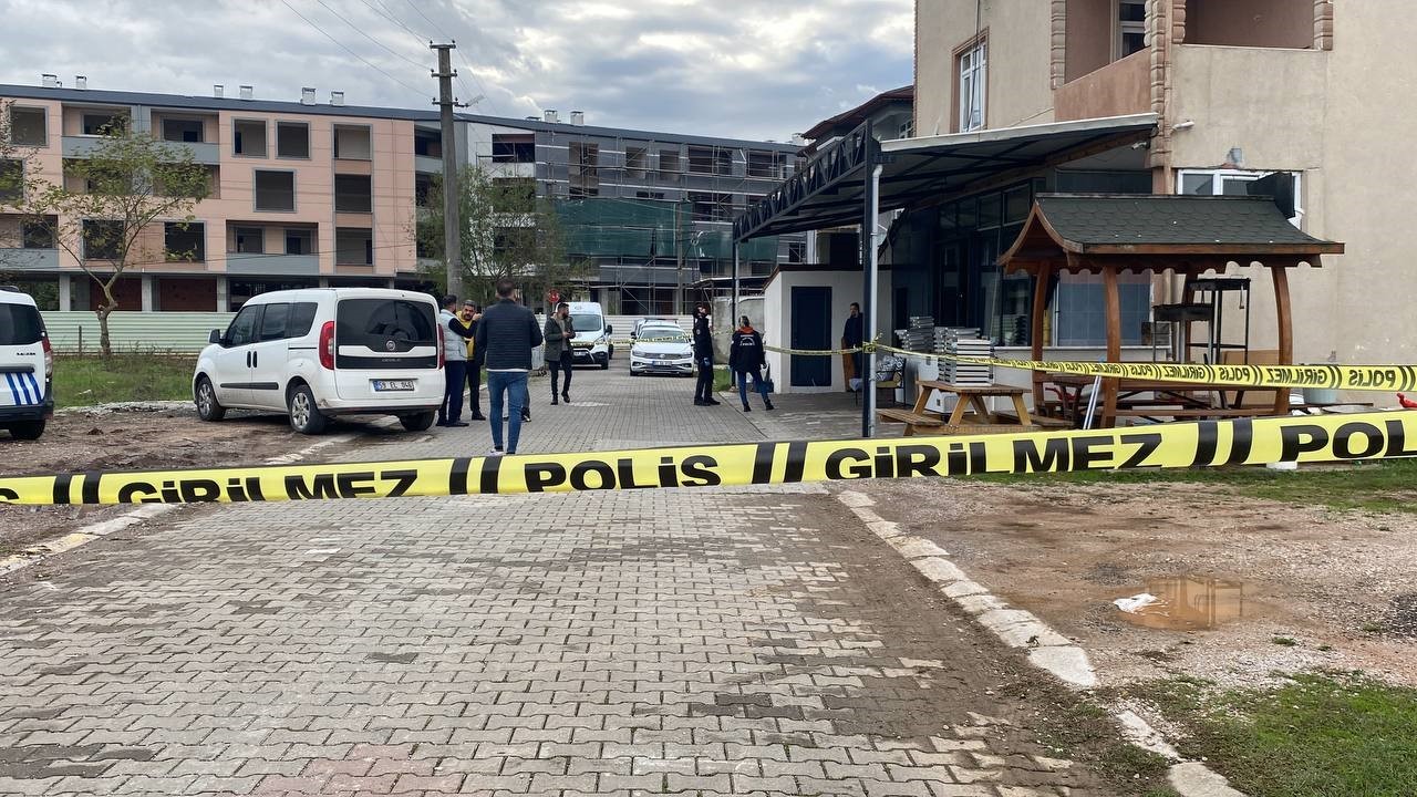 tatlici dukkaninin girisinde basindan vuruldu p3q85DHl.jpg