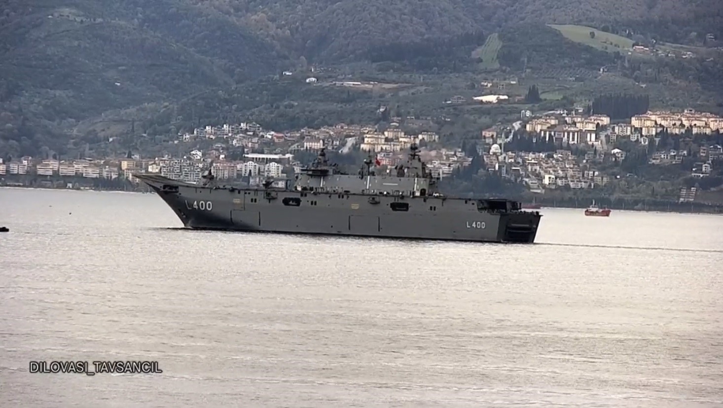 tcg anadolu tum heybetiyle izmit korfezinde hOLhSfMC.jpg