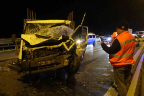 temde kamyonet kaza yapti 10 kilometre arac kuyrugu olustu ZZVz4XdT.jpg