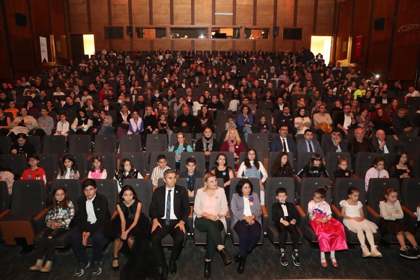 yetenekli cocuklarin galasi XDAfeI9s.jpg