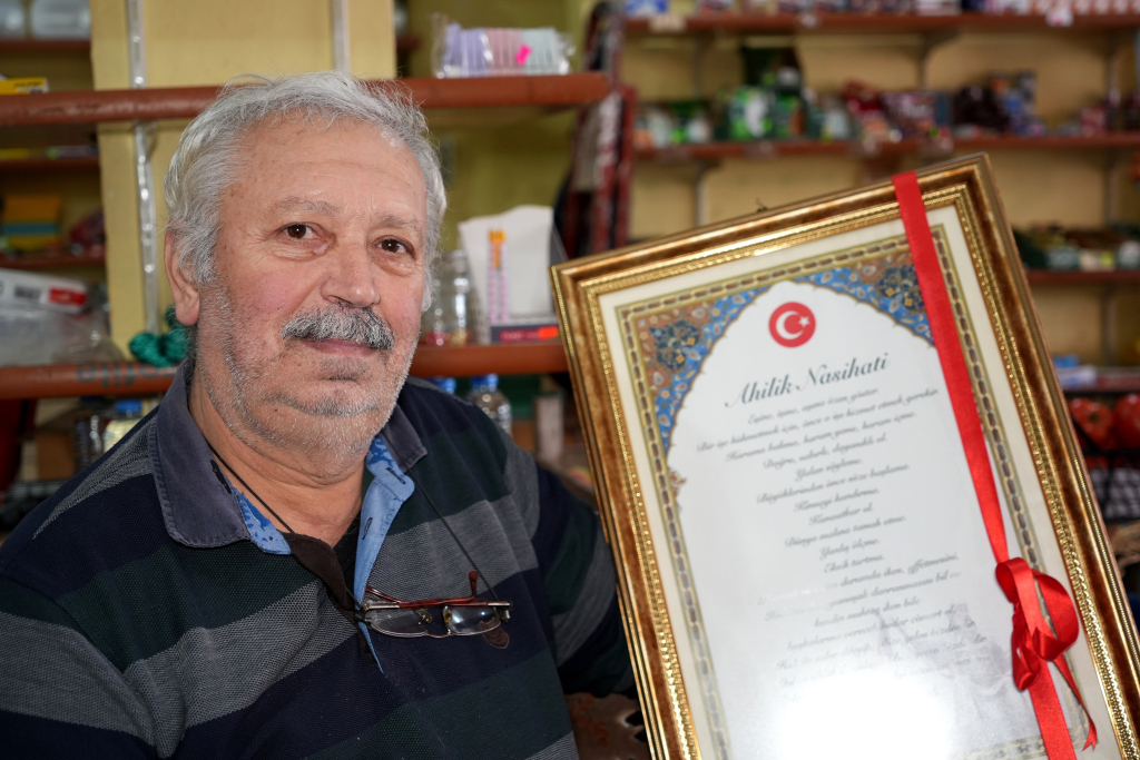 46 YILLIK TECRÜBE ESNAFLIK ONA DÜRÜSTLÜĞÜ VE YARDIMLAŞMAYI ÖĞRETTİ