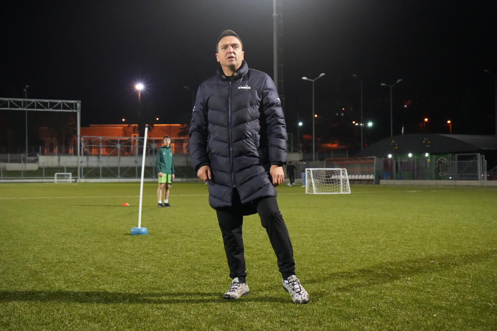TEKNİK DİREKTÖRÜNE KIZIP FUTBOLU BIRAKTI, KENDİSİ HOCA OLUP 7 KUPA KAZANDI