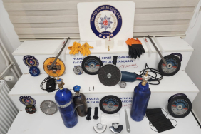 AKARYAKIT İSTASYONUNUN KASASINI PATLATARAK PARA ÇALAN ŞÜPHELİLER YAKALANDI