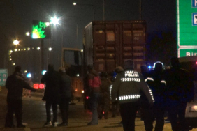 AKSİYON FİLMLERİNİ ARATMAYAN REHİNE KRİZİ: TIR ŞOFÖRÜNÜ REHİN ALDI, O ANLARI CANLI PAYLAŞTI