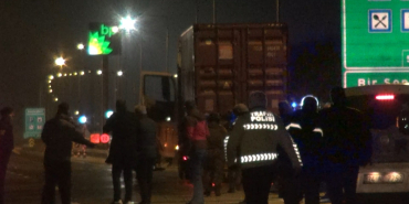 AKSİYON FİLMLERİNİ ARATMAYAN REHİNE KRİZİ: TIR ŞOFÖRÜNÜ REHİN ALDI, O ANLARI CANLI PAYLAŞTI