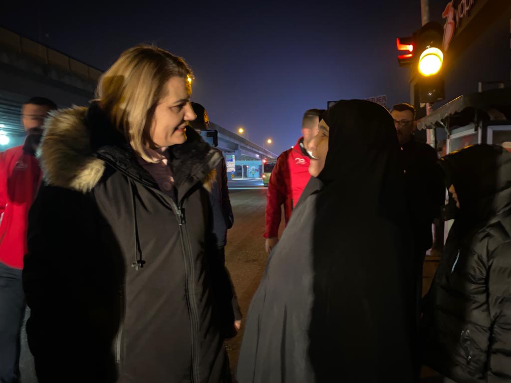 Baskan Hürriyet Kandira sapaginda servis bekleyen emekçilerle bulustu (2)