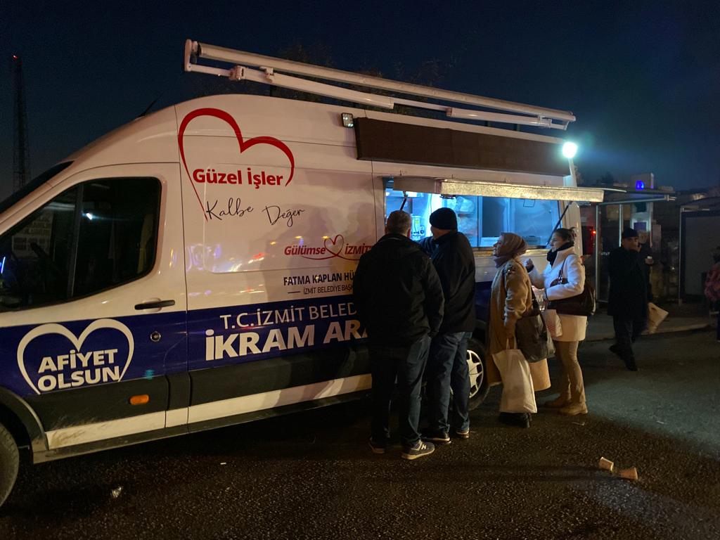 Baskan Hürriyet Kandira sapaginda servis bekleyen emekçilerle bulustu (9)