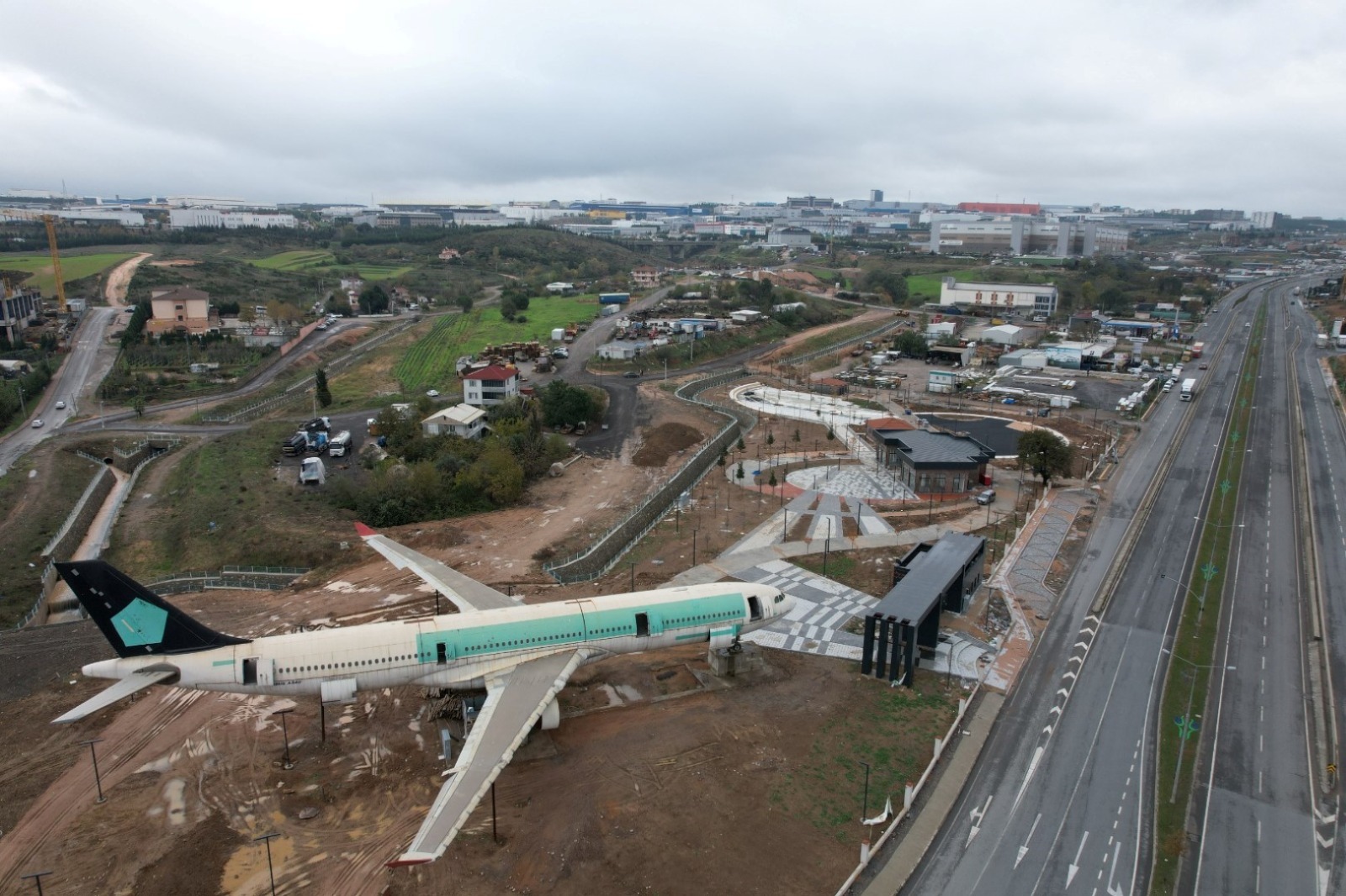 Çayırova'daki uçak 3 yılda anca bitiyor