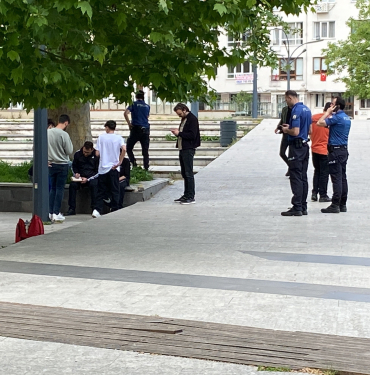 ÇOCUKLARIN CİNAYETLE BİTEN KAVGASINDA KAN DONDURAN DETAYLAR "KIVANÇ YERDE İKEN KAFASINA 7 8 YUMRUK VURDUM" "H.M.K. RİNGDE BOKS YAPAR GİBİ BOKSÖR GARDI ALDI VE KIVANÇ'IN ÜZERİNE YÜRÜDÜ" "KIVANÇ, H.M.K'DAN KORKARAK 'GELME' DEDİ. H.M.K. DURMAYARAK KIVANÇ'IN GÖĞSÜNE BİR KERE, SURATINA 2 KERE YUMRUK ATTI. H.M.K'NIN DARBELERİYLE KIVANÇ YERE YIĞILDIĞI SIRADA Y.A. MAKTULÜN SURATINA YUMRUK ATTI"