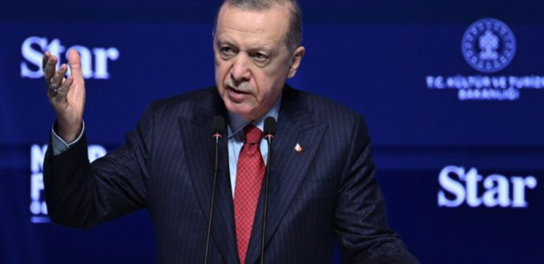 Erdoğan Cumhuriyet 81 milyonun ortak değeridir. Gazi Mustafa Kemal bu ülkenin banisidir.