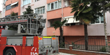 HABER ALINAMAYAN ADAM EVİNDE UYURKEN BULUNDU ODASINDA İTFAİYE EKİPLERİNİ GÖREN ADAM, YANGIN PANİĞİNE KAPILDI