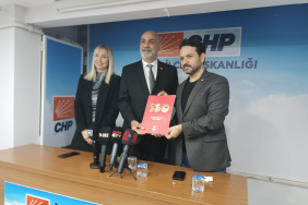 Hakan Tanta, İzmit’e aday adayı başvurusunu yaptı