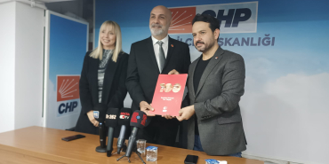 Hakan Tanta, İzmit’e aday adayı başvurusunu yaptı