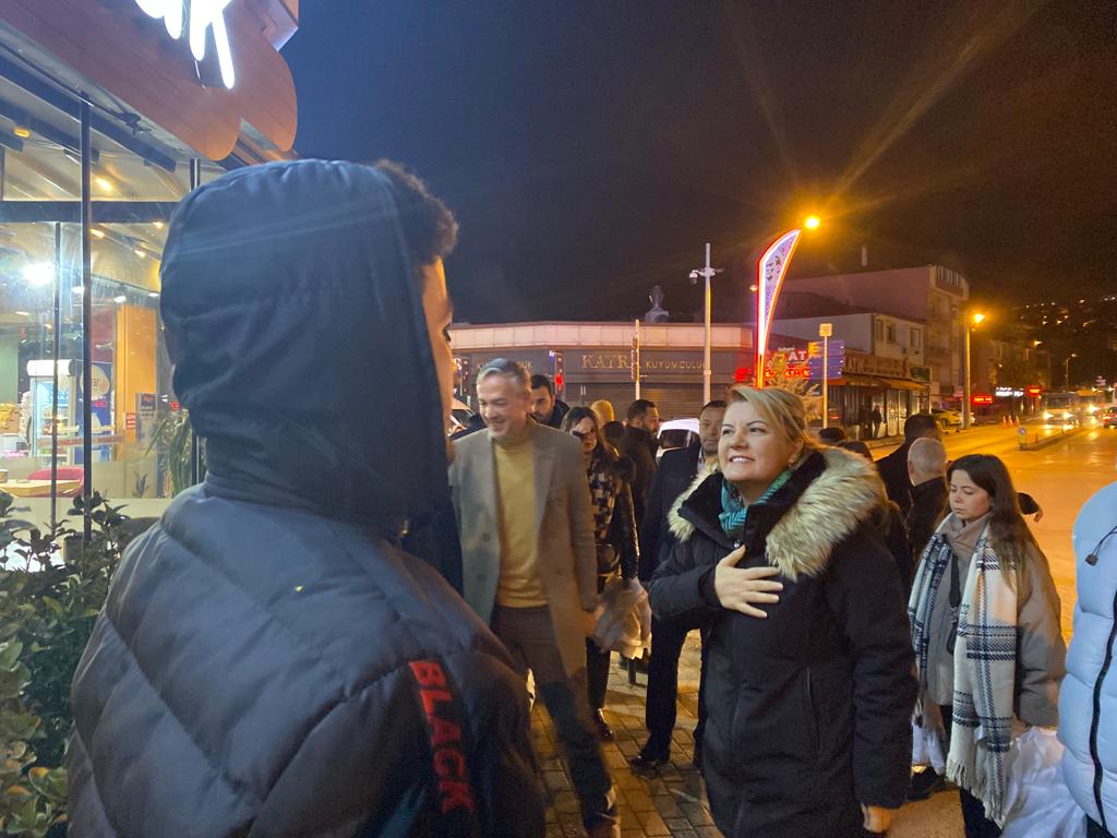 Hürriyet, bu kez Yesilova'da servis bekleyen emekçilerle bulustu (3)