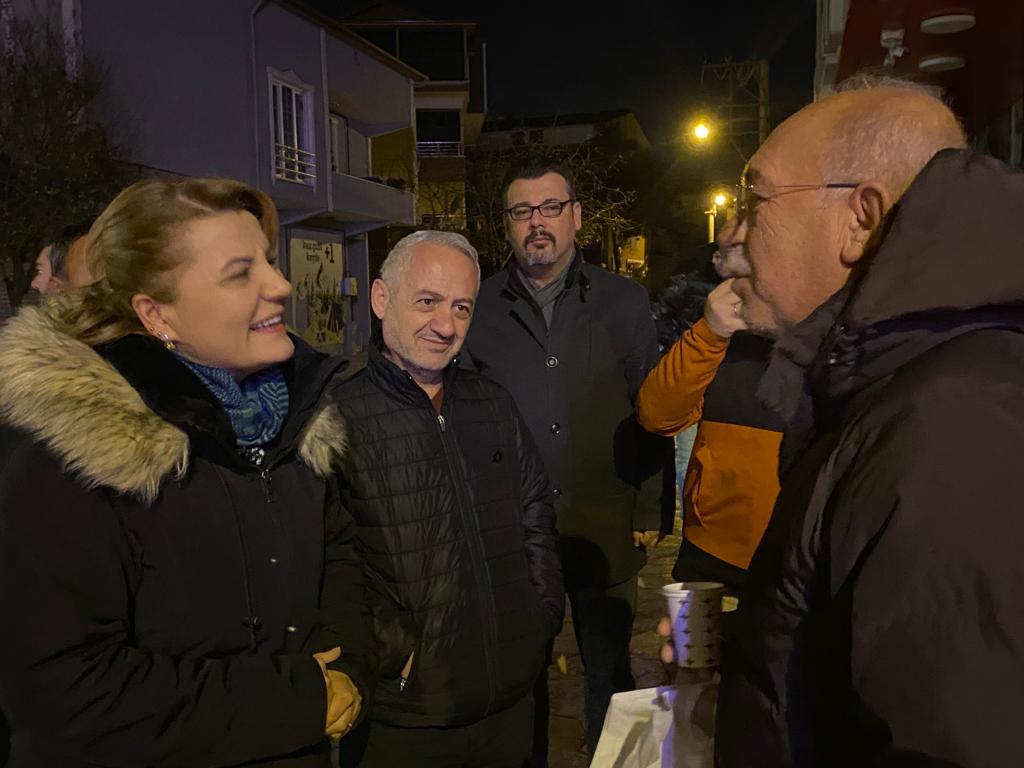 Hürriyet, bu kez Yesilova'da servis bekleyen emekçilerle bulustu (4)