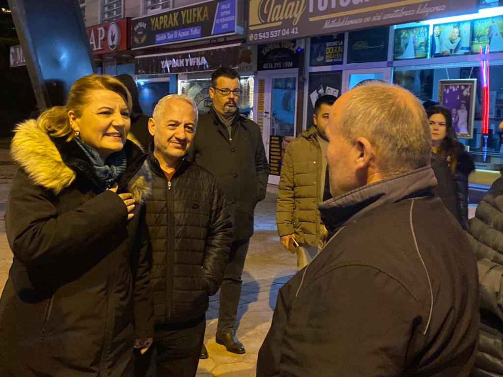 Hürriyet, bu kez Yesilova'da servis bekleyen emekçilerle bulustu (5)