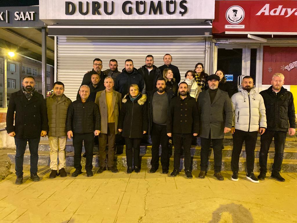 Hürriyet, bu kez Yesilova'da servis bekleyen emekçilerle bulustu (8)
