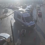 AMBULANSIN ÇARPTIĞI YAŞLI KADIN HAYATINI KAYBETTİ: O ANLAR KAMERADA