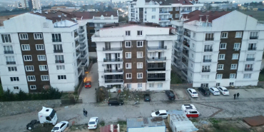 KOCAELİ'DE 140 DAİRELİ SİTEDE ELEKTRİK ÇİLESİ: SOĞUK HAVADA KARANLIĞA MAHKUM OLDULAR