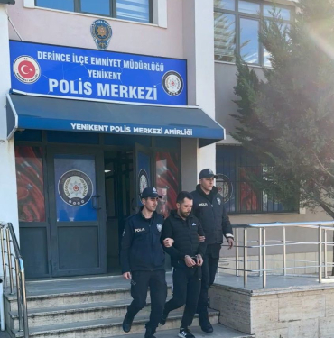 KÖFTE YİYEN MÜŞTERİLERİN ARASINA TIRLA DALIP KAÇMIŞTI : O SÜRÜCÜ YAKALANDI KOCAELİ'DE 1 KİŞİNİN ÖLÜMÜNE 4 KİŞİNİN YARALANMASINA SEBEP OLAN TIR SÜRÜCÜ TUTUKLANDI