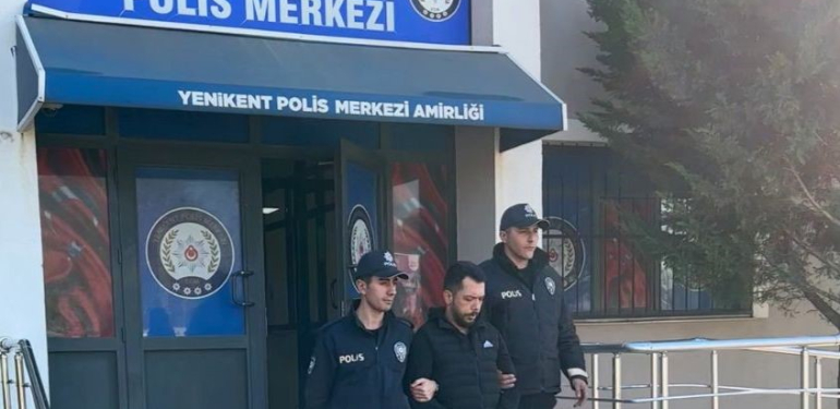 KÖFTE YİYEN MÜŞTERİLERİN ARASINA TIRLA DALIP KAÇMIŞTI : O SÜRÜCÜ YAKALANDI KOCAELİ'DE 1 KİŞİNİN ÖLÜMÜNE 4 KİŞİNİN YARALANMASINA SEBEP OLAN TIR SÜRÜCÜ TUTUKLANDI