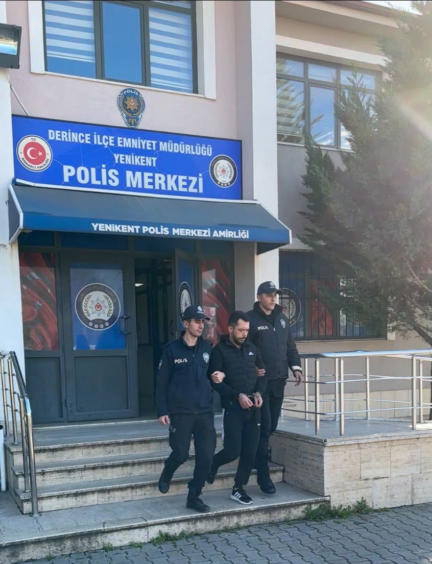 KÖFTE YİYEN MÜŞTERİLERİN ARASINA TIRLA DALIP KAÇMIŞTI : O SÜRÜCÜ YAKALANDI KOCAELİ'DE 1 KİŞİNİN ÖLÜMÜNE 4 KİŞİNİN YARALANMASINA SEBEP OLAN TIR SÜRÜCÜ TUTUKLANDI