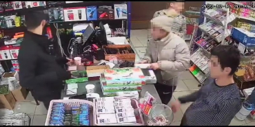 SMA HASTASI ÇOCUĞUN BAĞIŞ KUMBARASINI ÇALAN ŞÜPHELİLER YAKALANDI