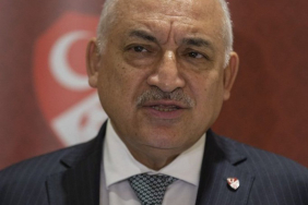 TFF Başkanı Mehmet Büyükekşi Tüm liglerdeki maçlar süresiz olarak ertelendi.