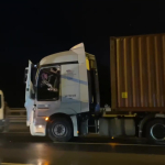 TIR ŞOFÖRÜNÜ REHİN ALAN ŞAHIS İÇİŞLERİ BAKANI İLE KONUŞARAK TESLİM OLDU