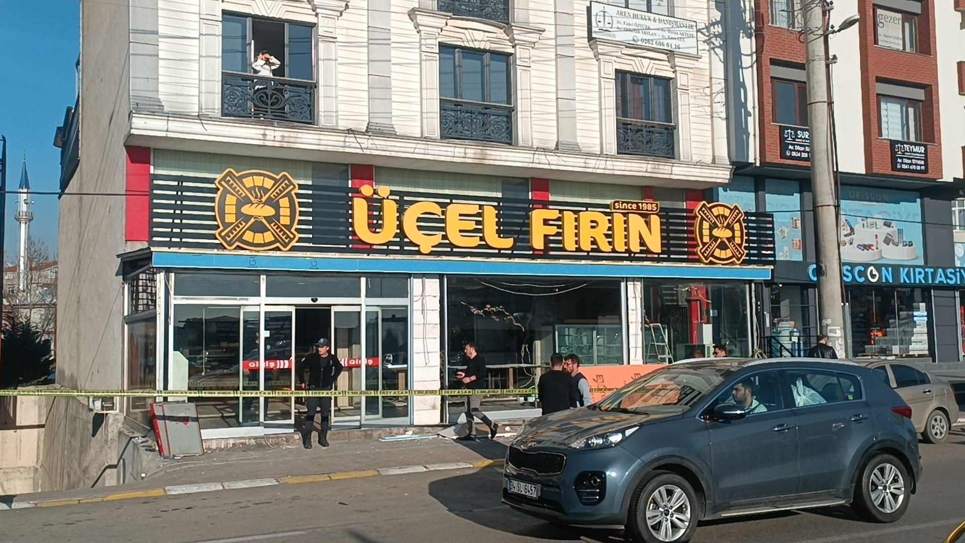 USTASI İLE KAVGA EDEN ÇIRAK İLE ARKADAŞLARI TABANCAYLA ATEŞEDEREK USTASINI YARALADI