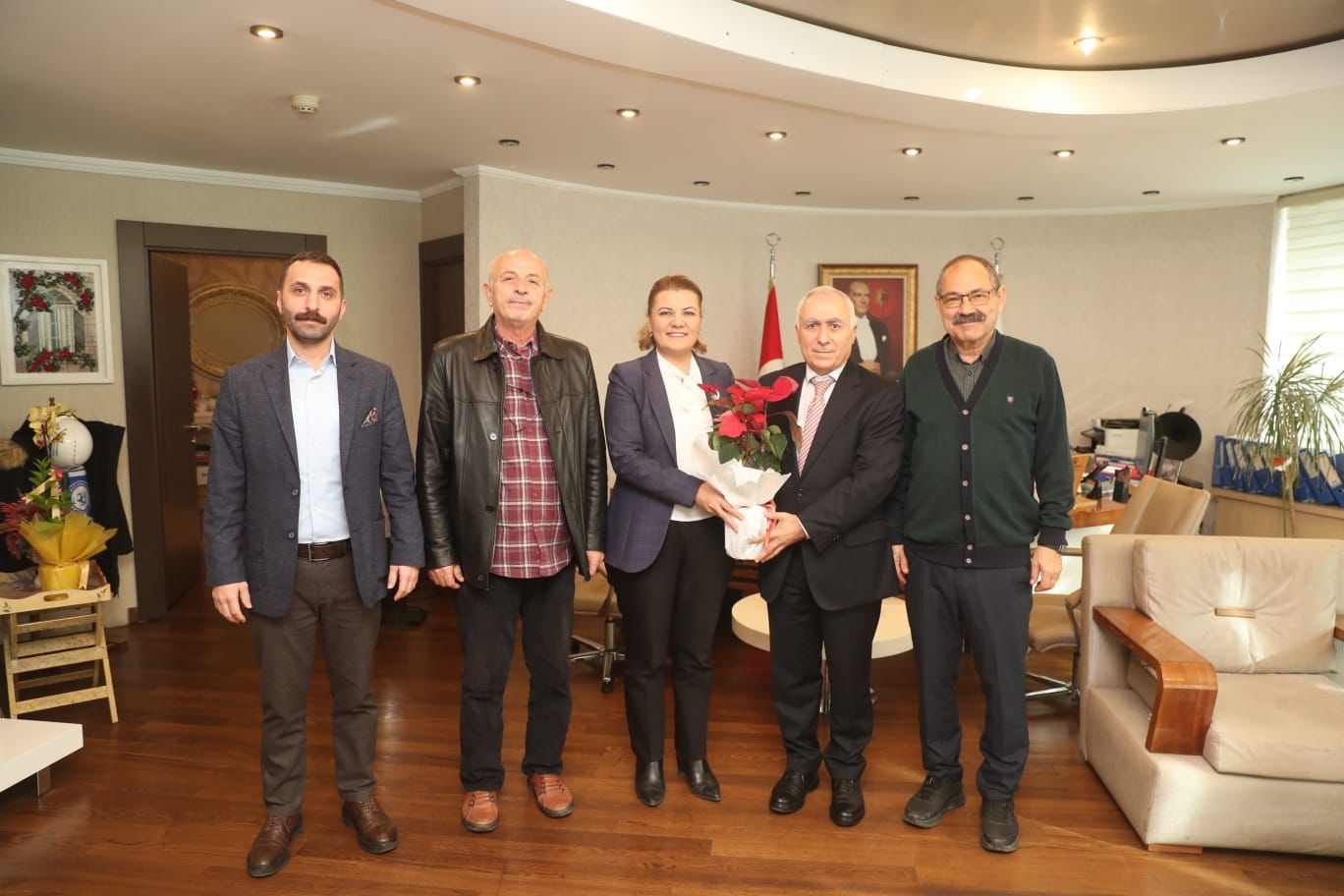 Yuvam Akarca Konutları Toplu Yapı Yönetiminden Başkan Hürriyet’e teşekkür ziyareti