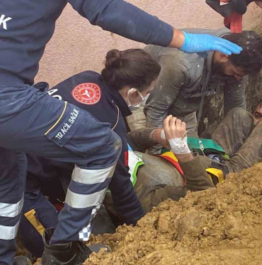 bogazina kadar topraga gomulen isci boyle kurtarildi OD2VEEzu.jpg