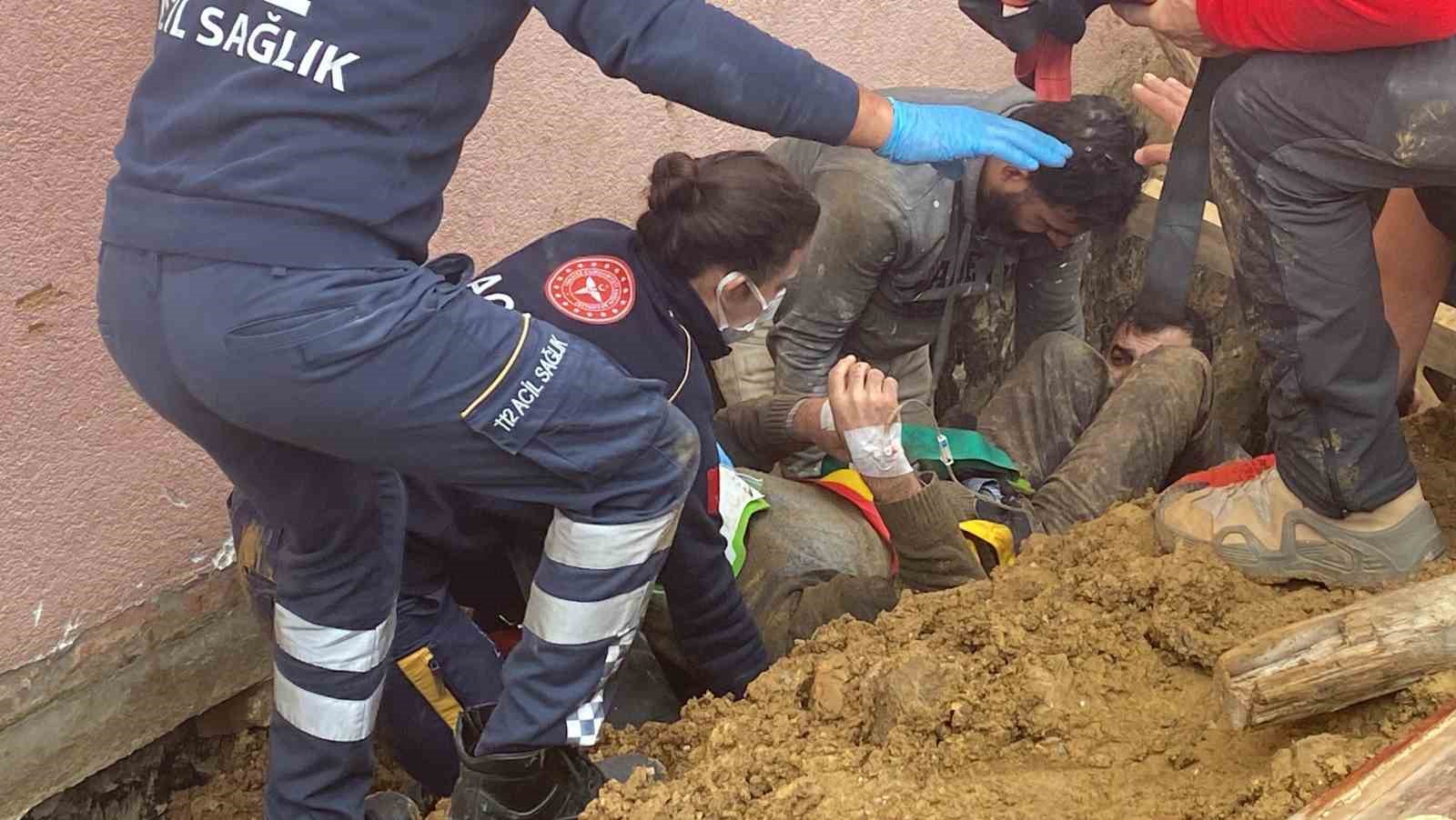 bogazina kadar topraga gomulen isci boyle kurtarildi OD2VEEzu.jpg