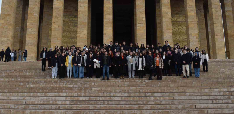 cinar akademi ogrencileri anitkabiri ziyaret etti MkjQKRJm.jpg