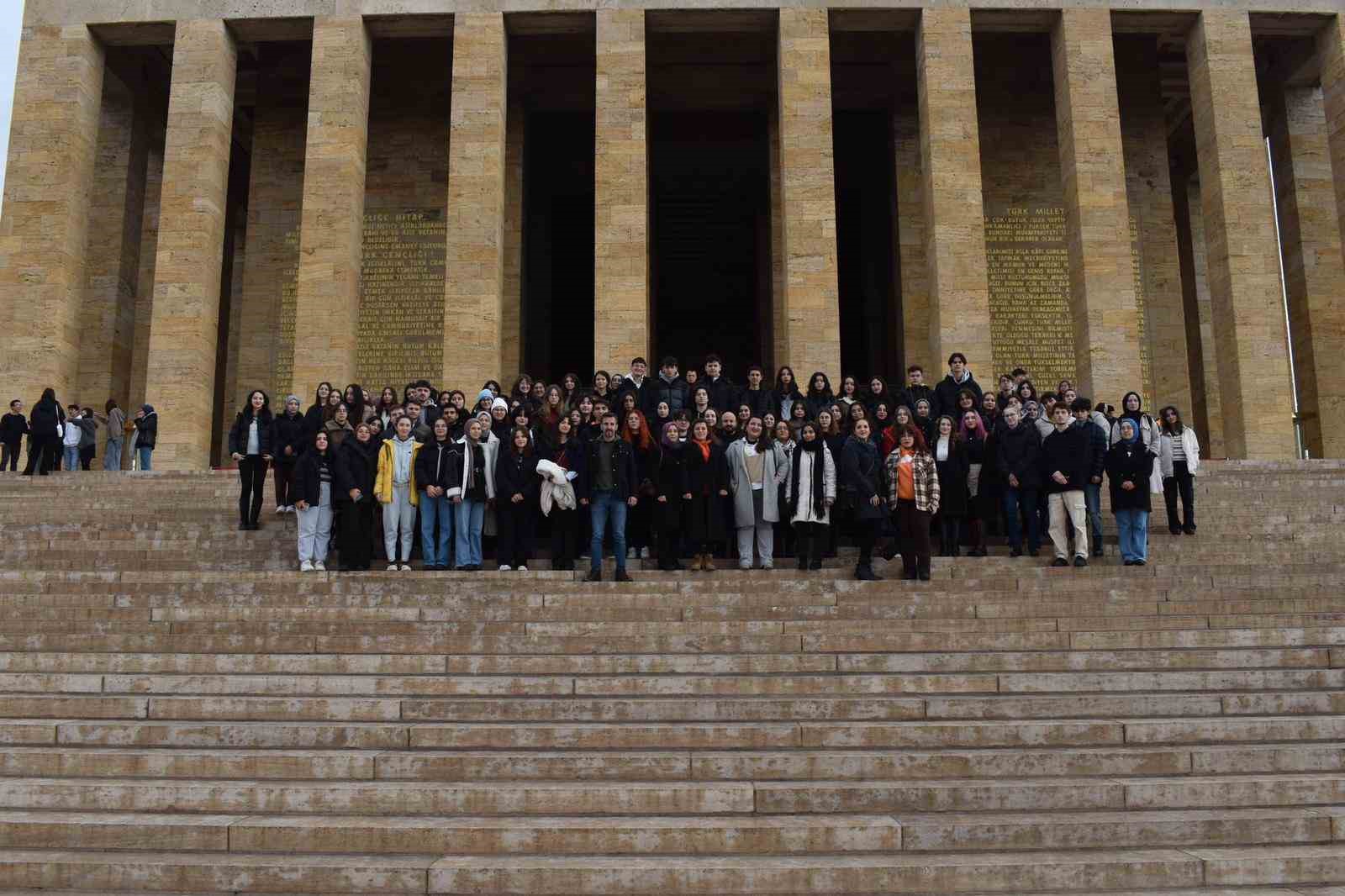 cinar akademi ogrencileri anitkabiri ziyaret etti MkjQKRJm.jpg