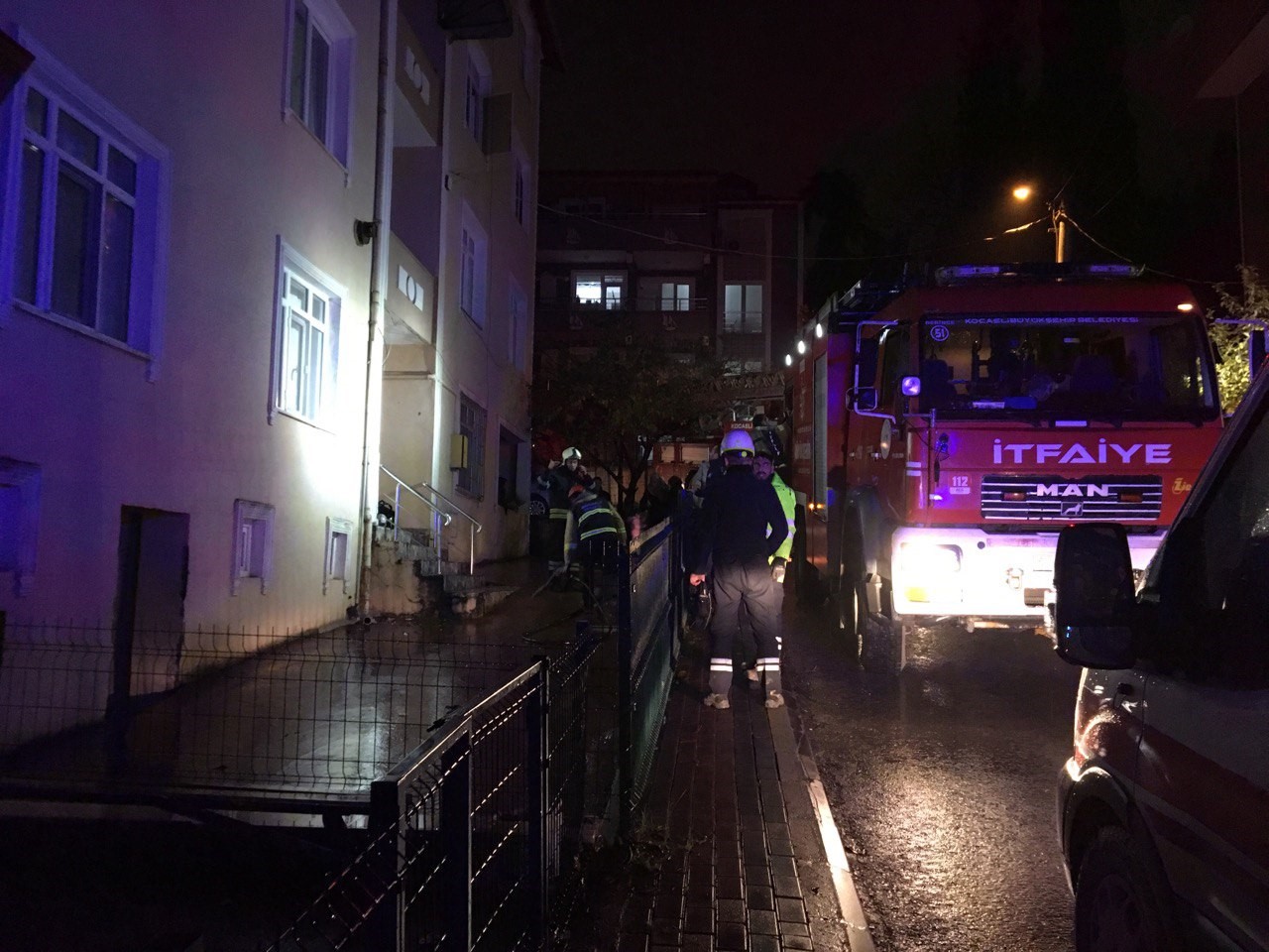 derince de camasir makinesi yangina sebep oldu gCSw8hgA.jpg