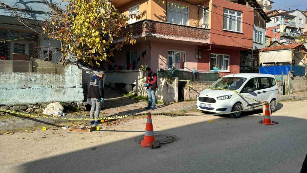 derincede bir sahis gogsunden bicaklandi EJKkysDh.jpg