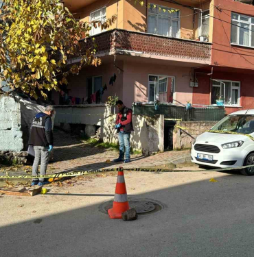 derincede bir sahis gogsunden bicaklandi EJKkysDh.jpg