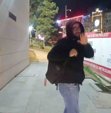 ders calisirken kendini kaptiran genc kutuphanede kilitli kaldi 16u2qeTQ.jpg