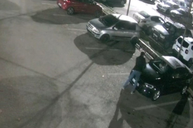 eline tas aldi 35 aracin camini boyle kirdi SL3E5tzK.jpg