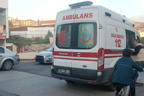 gebze de yolun karsisina gecmeye calisan cocuga otomobil carpti Y5ehzMKS.jpg