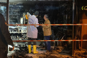 hobi dukkani alevlere teslim oldu CEUBihCp.jpg