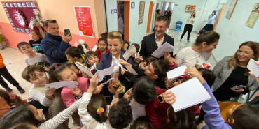 hurriyet her cocuga bir ogun ucretsiz yemek hizmetimiz var CAeBlkxW.jpg