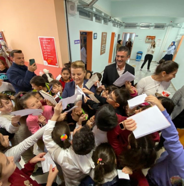 hurriyet her cocuga bir ogun ucretsiz yemek hizmetimiz var CAeBlkxW.jpg