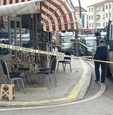 husumetlisini kiraathanede tabancayla vurdu zrdicAFy.jpg