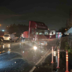 izmit te bariyerleri asan tir karsi seritte durabildi BSKG8wiM.jpg