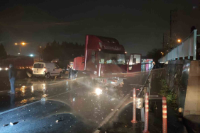 izmit te bariyerleri asan tir karsi seritte durabildi BSKG8wiM.jpg