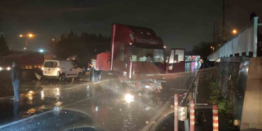 izmit te bariyerleri asan tir karsi seritte durabildi BSKG8wiM.jpg